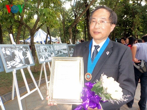 Fête de la culture de la paix – Décoration des citoyens d’honneur de la capitale - ảnh 2